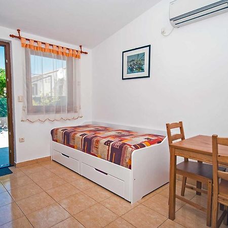 Apartman Kirac Pomer Bagian luar foto