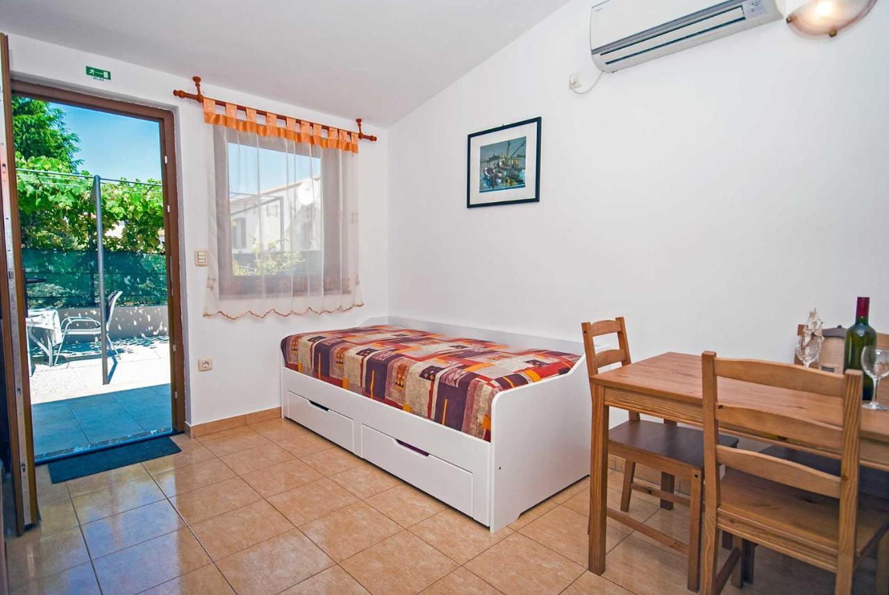 Apartman Kirac Pomer Bagian luar foto