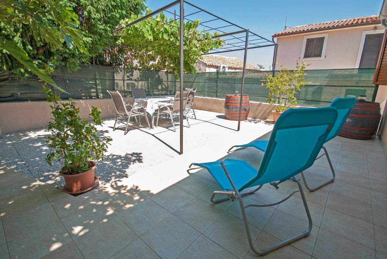 Apartman Kirac Pomer Bagian luar foto