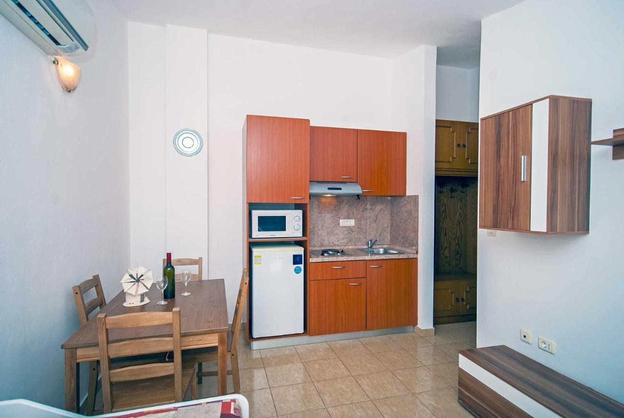 Apartman Kirac Pomer Bagian luar foto