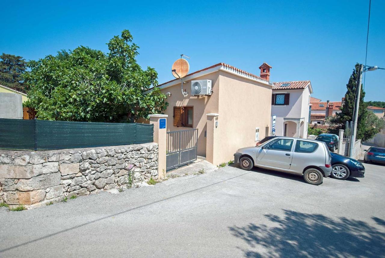 Apartman Kirac Pomer Bagian luar foto